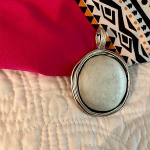 Premier pendant